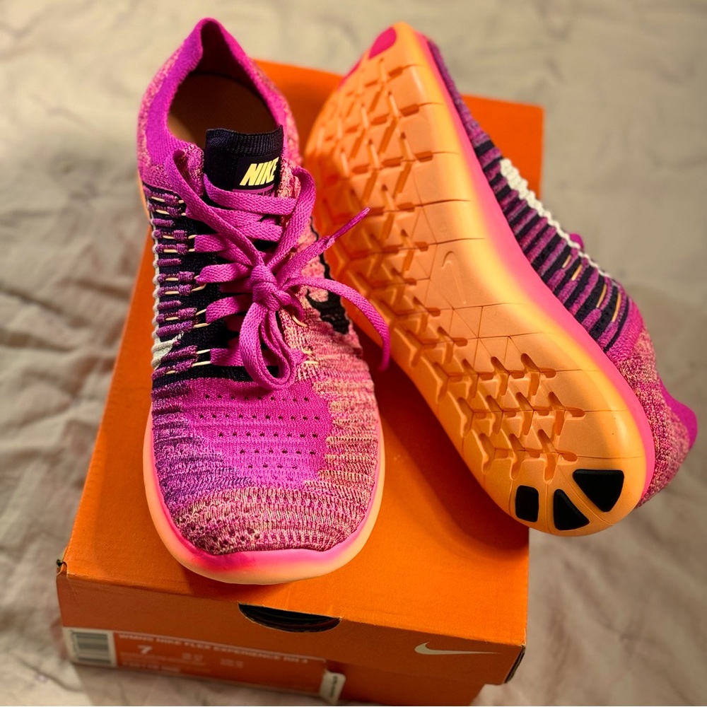 Nike free run flyknit shoes